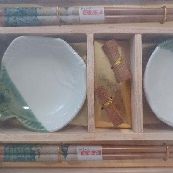 Sushi Set - Picture 2 of 2